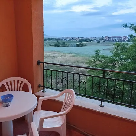 марина кеѝп, Apartamento Aheloy